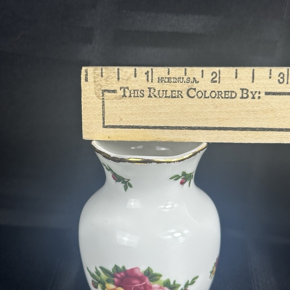 Royal Albert Old Country Roses Small Bud Vase Mini Gold Trim - Picture 5 of 10
